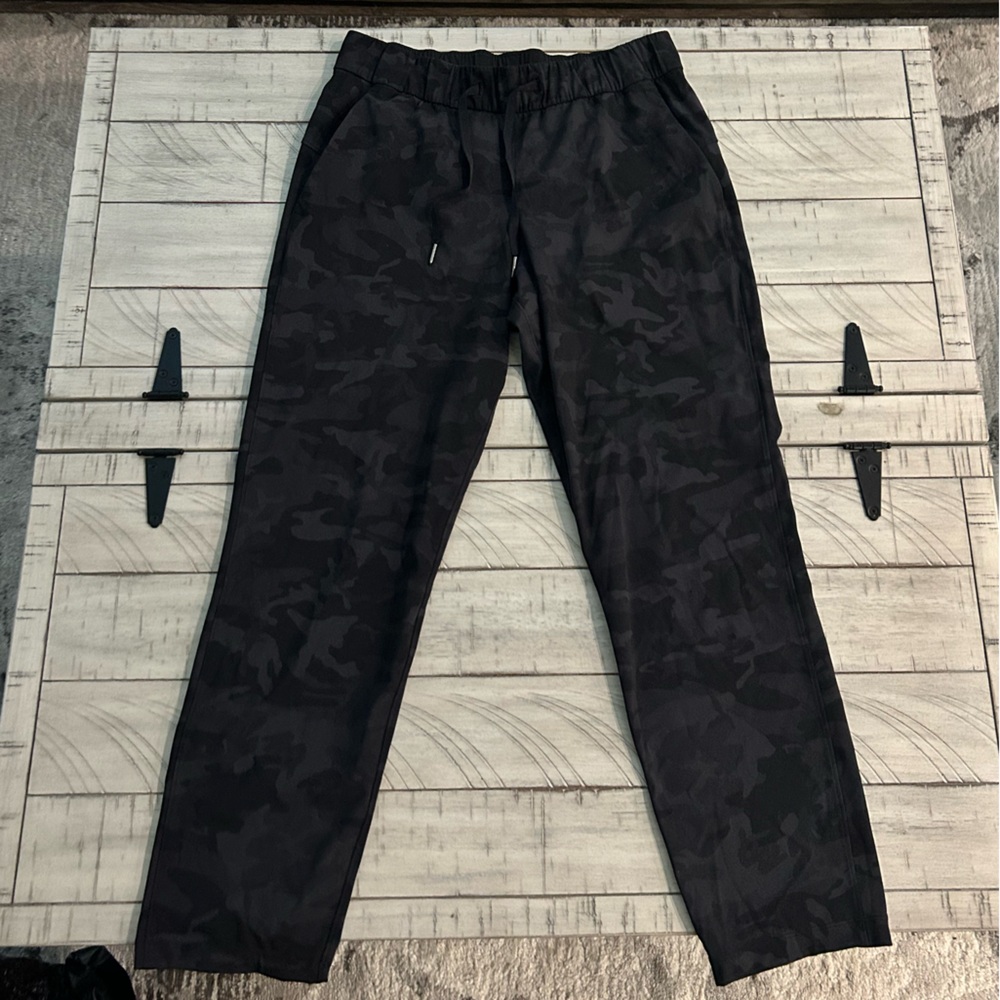 Lululemon- Keep Moving Pant